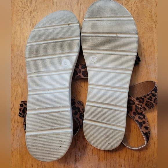 Steve Madden Girls Leopard Print Sandals Size 5 - Picture 4 of 4